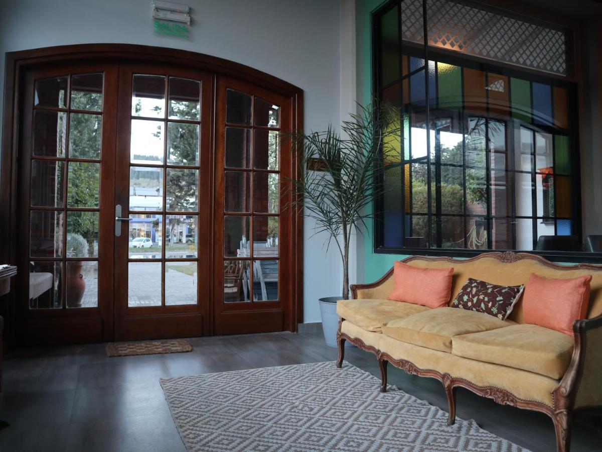 Las Bayas Home Suites Esquel Esterno foto
