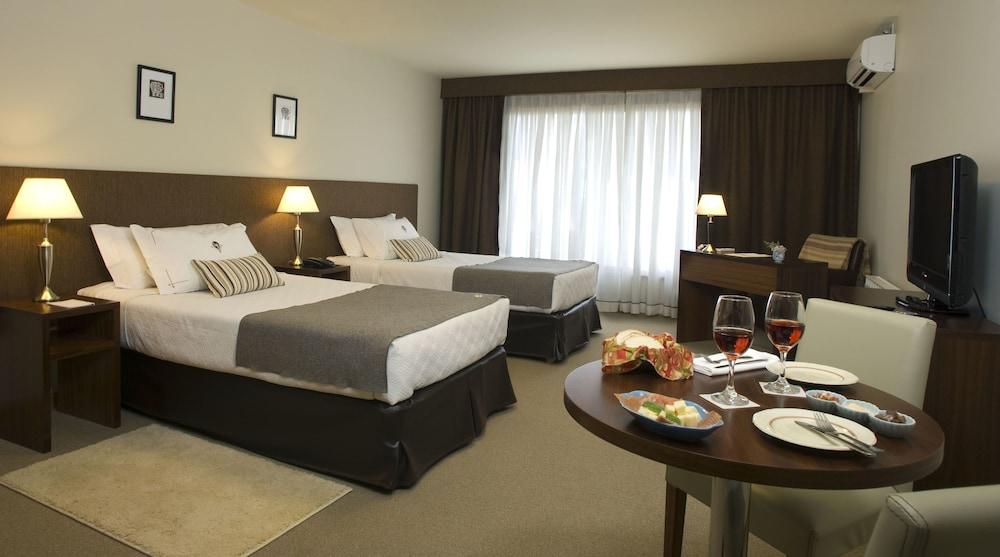 Las Bayas Home Suites Esquel Esterno foto