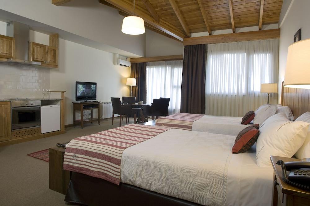 Las Bayas Home Suites Esquel Esterno foto