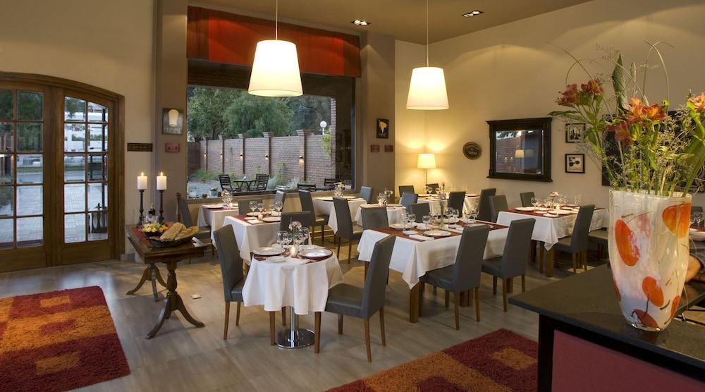 Las Bayas Home Suites Esquel Esterno foto