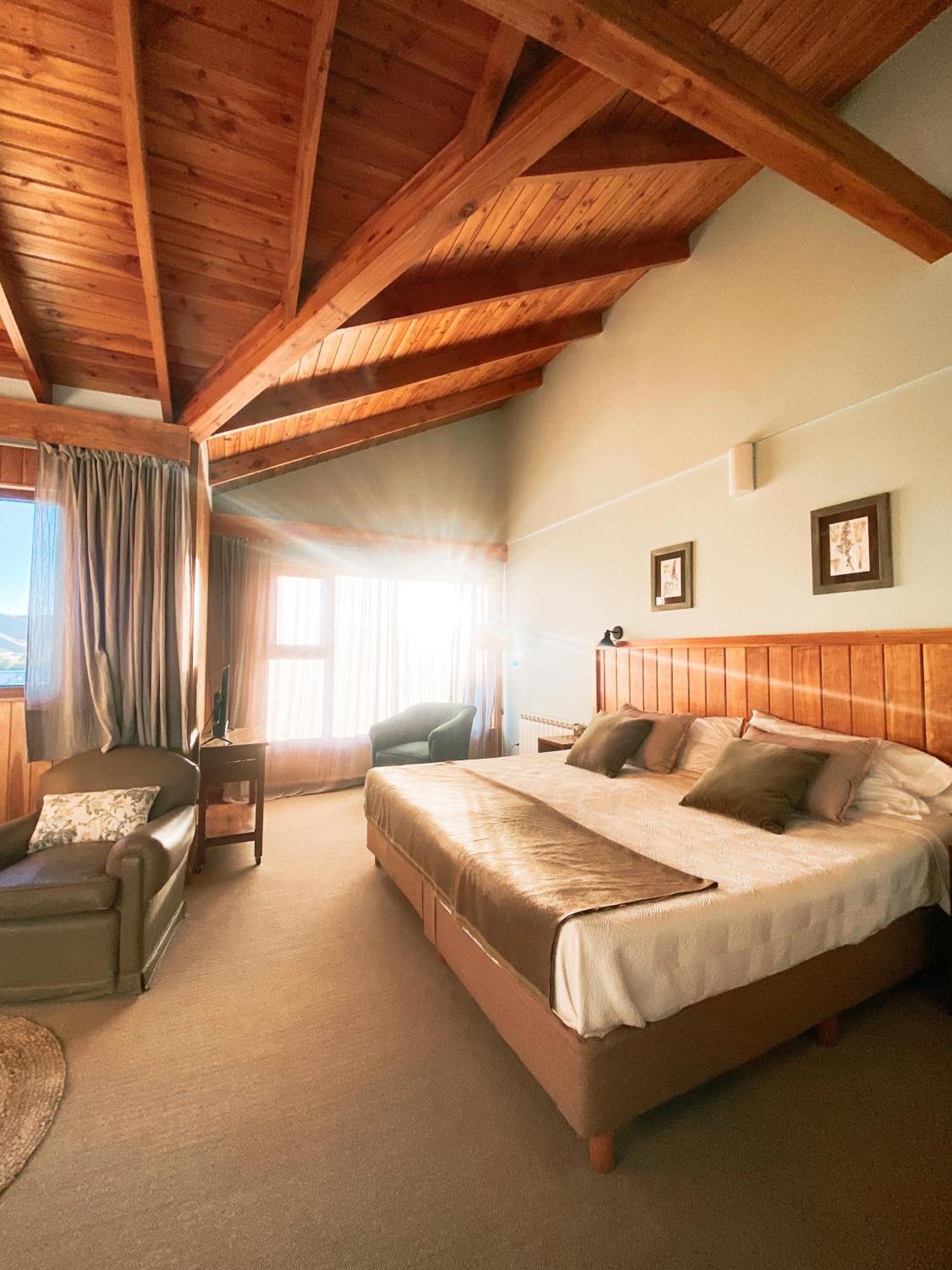 Las Bayas Home Suites Esquel Esterno foto