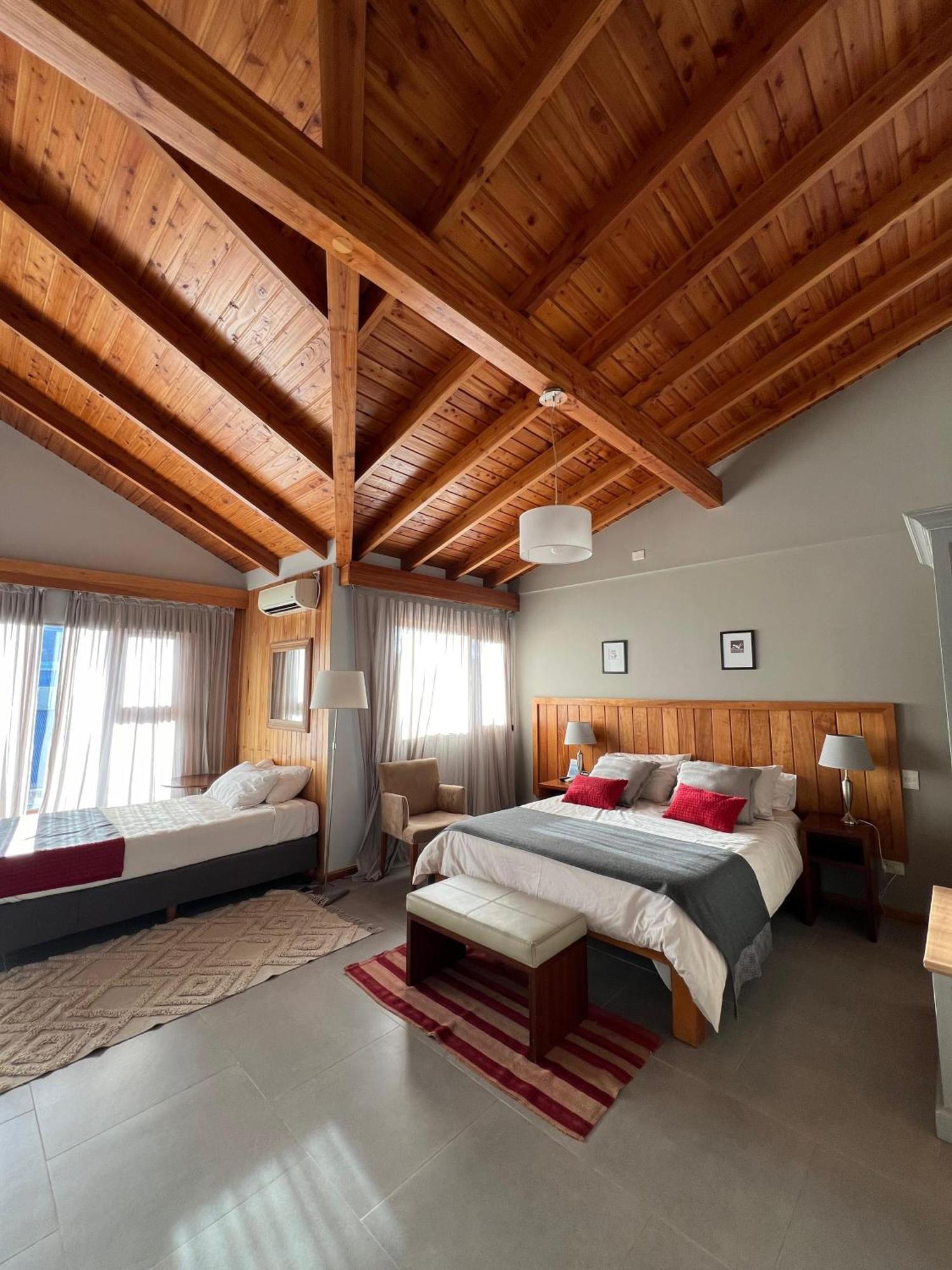 Las Bayas Home Suites Esquel Esterno foto