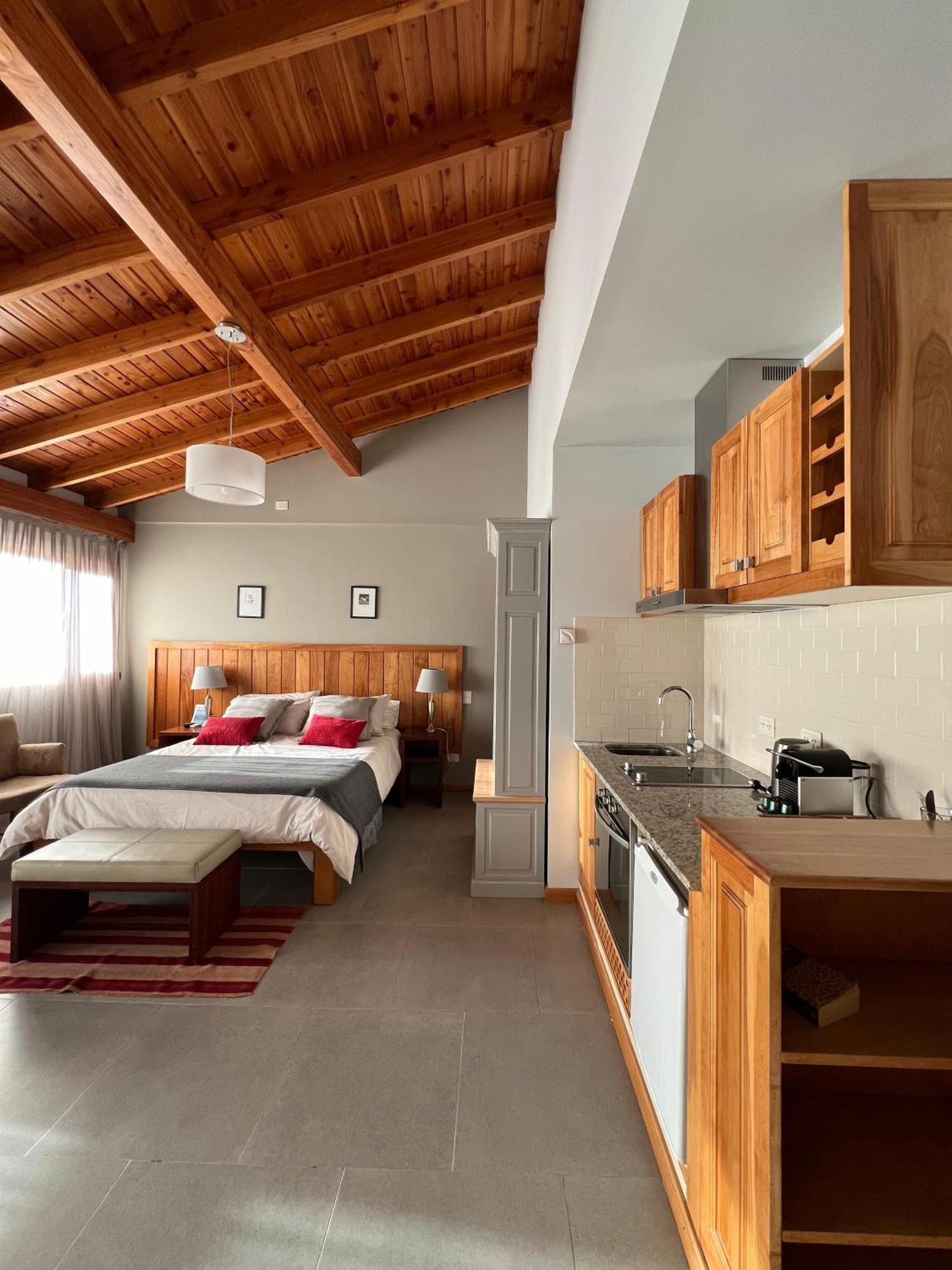 Las Bayas Home Suites Esquel Esterno foto